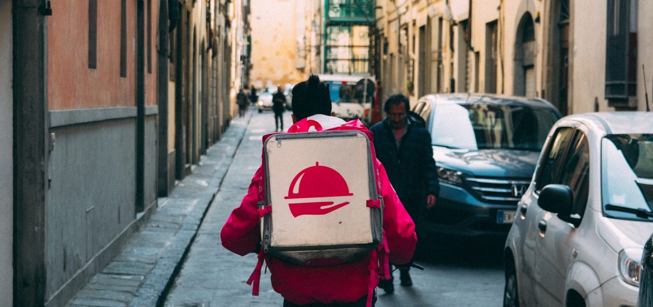 Lieferant auf Roller